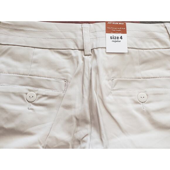 Old Navy Just Below Waist Stretch Cream Capri Pants - Size 4 - Picture 3 of 5